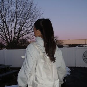 Meet your Posher, Kayla